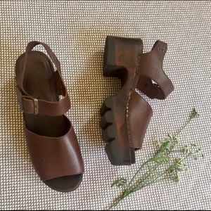 Vtg genuine leather platform sandals